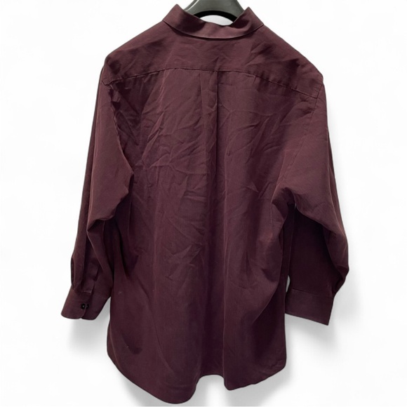 Vintage Van Heusen Men's Burgundy Button-Down Shirt - Picture 5 of 7